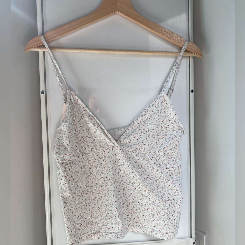 BRANDY MELVILLE FLORAL TOP